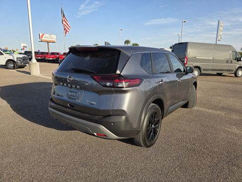 Used 2022 Nissan Rogue SV image 7