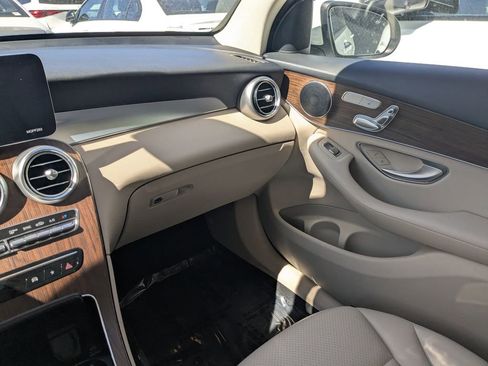 Certified 2022 Mercedes-Benz GLC 300 4MATIC image 4