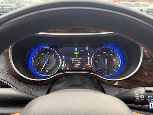 Used 2022 Chrysler Pacifica Pinnacle image 5