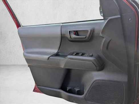 Used 2020 Toyota Tacoma SR w/ SR Convenience Package RWD image 18