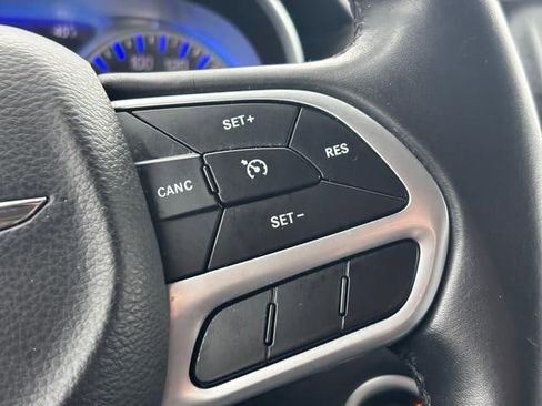 Used 2017 Chrysler 300 Touring w/ Value Package image 21