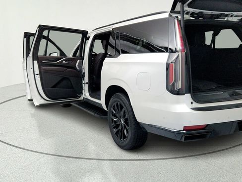 Used 2022 Cadillac Escalade ESV Sport Platinum w/ LPO, ONYX Package AWD/4WD image 11