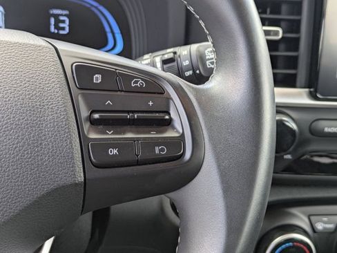 Used 2025 Hyundai Venue SEL FWD image 20