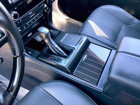 Used 2023 Lexus GX 460 Premium w/ Accessory Package AWD/4WD image 17