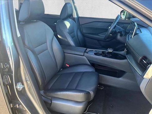 Used 2023 Nissan Rogue SV w/ SV Premium Package image 9