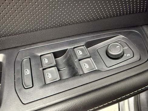 Used 2025 Volkswagen Atlas SE FWD image 27