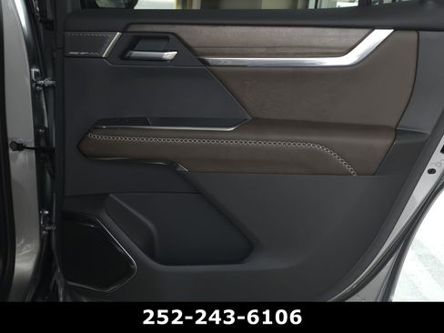 Used 2026 GMC Acadia Denali Ultimate w/ LPO, Floor Liner Package AWD/4WD image 40