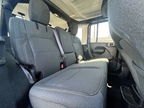 Used 2024 Jeep Wrangler Unlimited w/ Convenience Group image 16