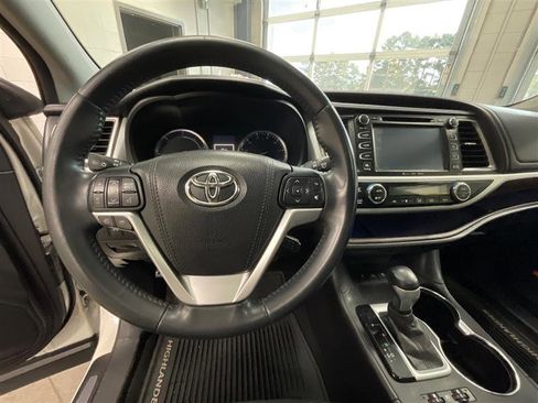Used 2016 Toyota Highlander Limited image 16