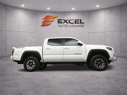 Used 2023 Toyota Tacoma TRD Off-Road w/ Technology Package AWD/4WD image 42