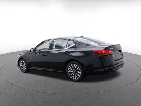 Used 2025 Nissan Altima 2.5 SV FWD image 6