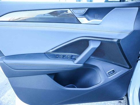 New 2026 Volkswagen Tiguan SE image 32