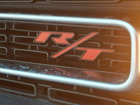 Used 2018 Dodge Challenger R/T Scat Pack w/ Leather Interior Group RWD image 30