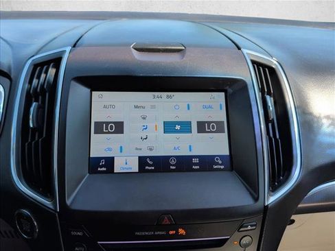 Used 2019 Ford Edge Titanium FWD image 13