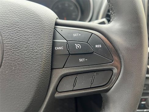 Used 2020 Jeep Cherokee Trailhawk image 16