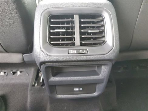 New 2025 Volkswagen Taos SE image 13