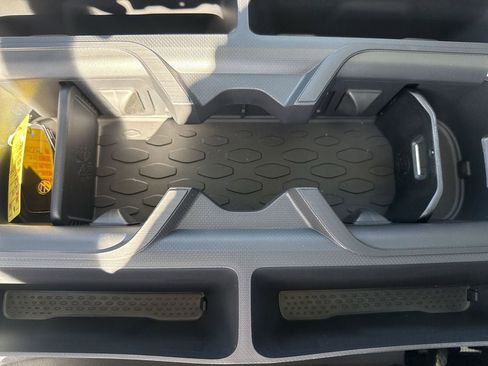 New 2025 Volkswagen ID. Buzz 1st Edition image 38