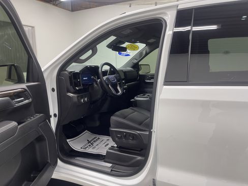 Used 2025 GMC Sierra 1500 Elevation image 9