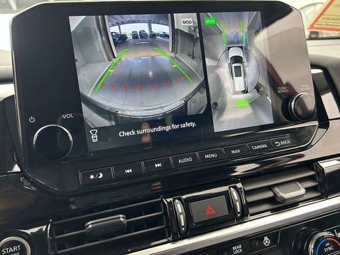 Used 2024 Nissan Pathfinder SL w/ SL Premium Package image 21