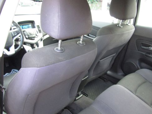 Used 2014 Chevrolet Cruze LT image 10