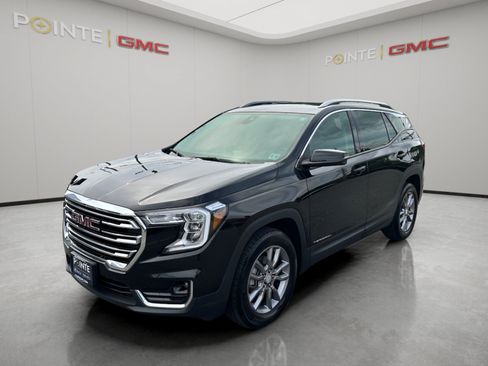 Used 2023 GMC Terrain SLT AWD/4WD image 2
