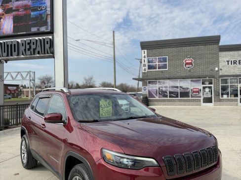 Used 2019 Jeep Cherokee Latitude Plus w/ Cold Weather Group image 1