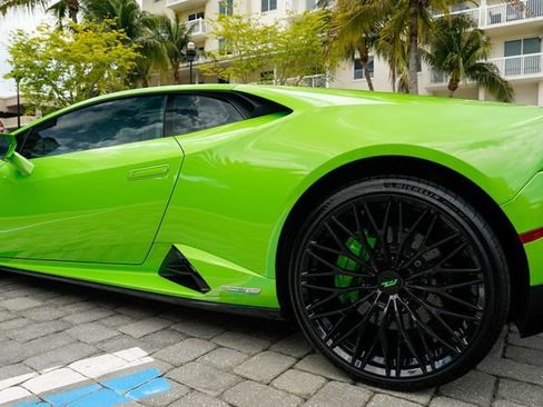 Used 2021 Lamborghini Huracan EVO RWD image 18