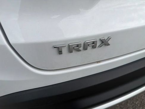 Used 2025 Chevrolet Trax LT FWD image 31