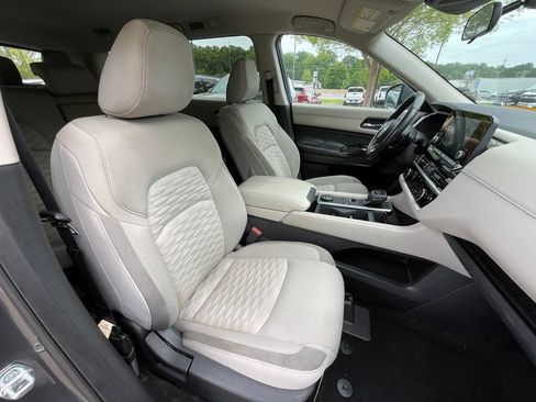 Used 2022 Nissan Pathfinder SV AWD/4WD image 32
