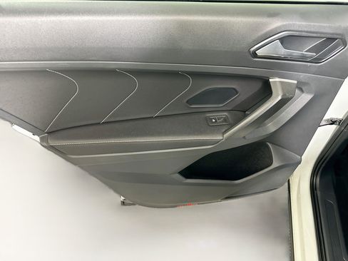Used 2024 Volkswagen Tiguan SE w/ Panoramic Sunroof Package FWD image 26