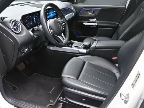 Used 2020 Mercedes-Benz GLB 250 GLB 250 w/ Premium Package image 17