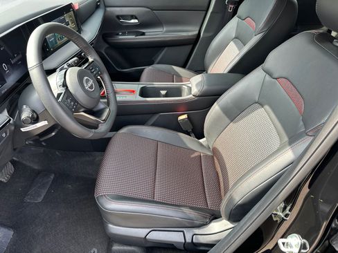 Certified 2025 Nissan Kicks SR FWD image 10