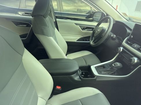 Used 2023 Toyota RAV4 XLE Premium FWD image 6