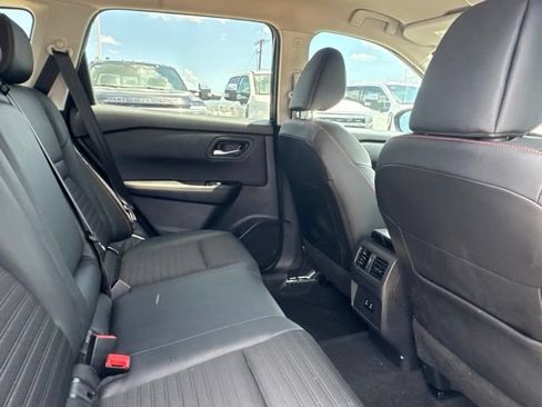 Used 2025 Nissan Rogue SV AWD/4WD image 18