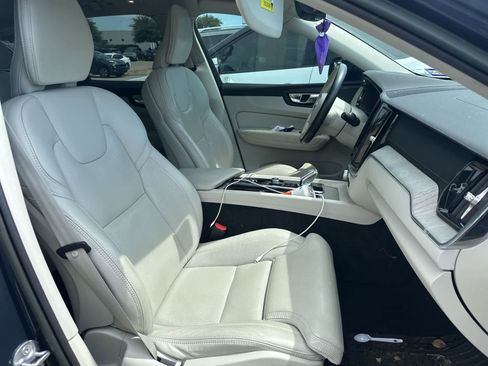 Used 2023 Volvo XC60 B5 Ultimate w/ Climate Package FWD image 13