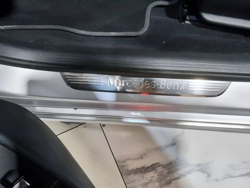 Used 2017 Mercedes-Benz E 300 4MATIC image 13