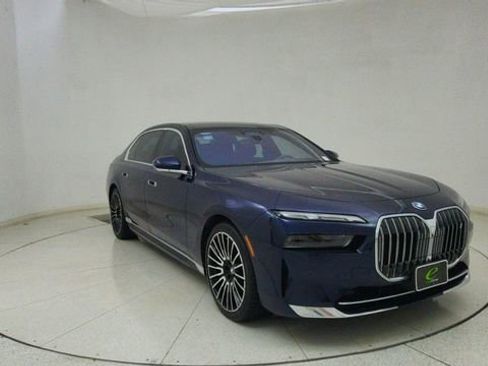 Used 2025 BMW i7 eDrive50 w/ Executive Package image 65