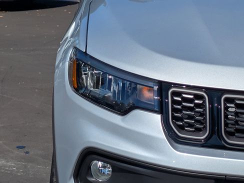 New 2026 Jeep Compass Latitude image 10