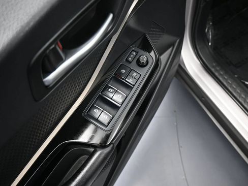 Used 2019 Toyota C-HR XLE FWD image 14