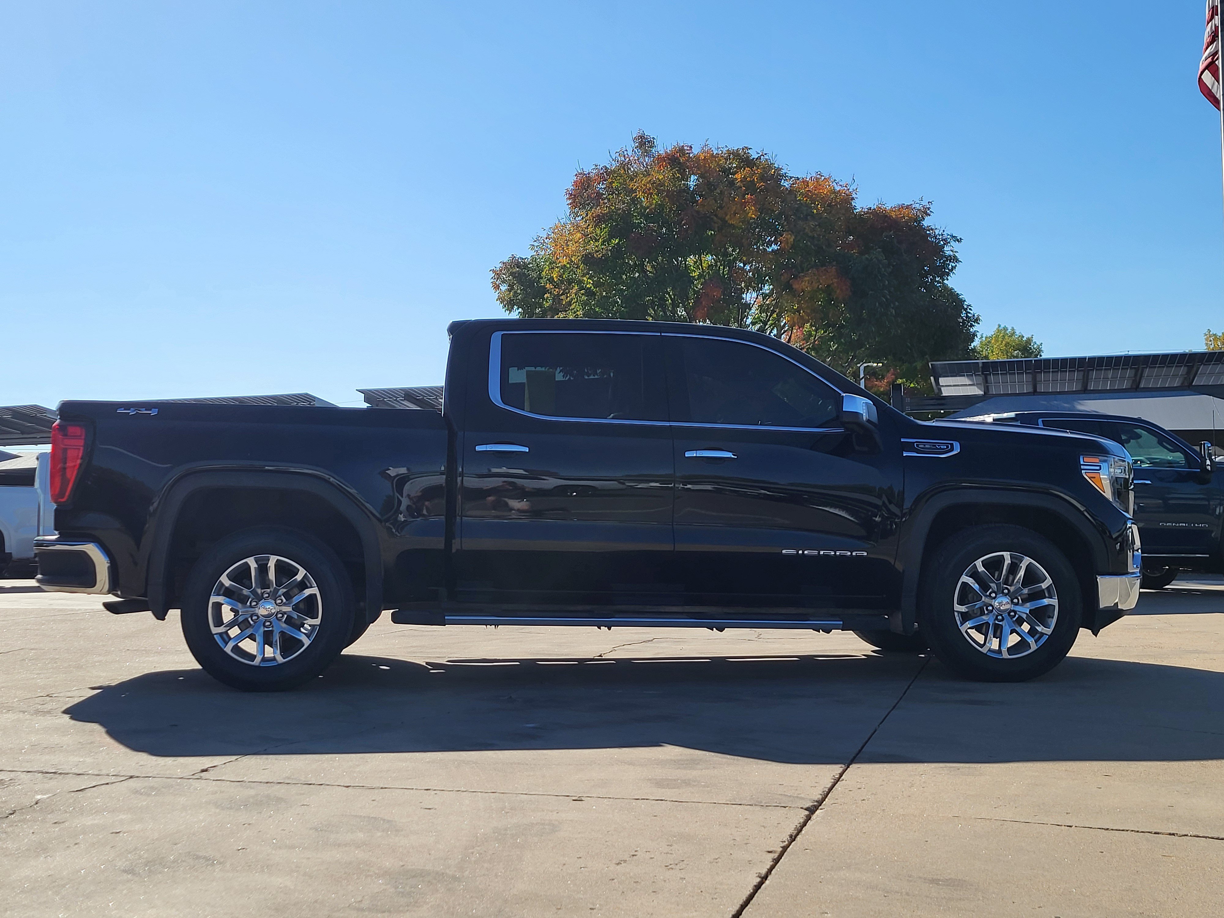 Used 2019 GMC Sierra 1500 SLT w/ SLT Premium Plus Package AWD/4WD image 4