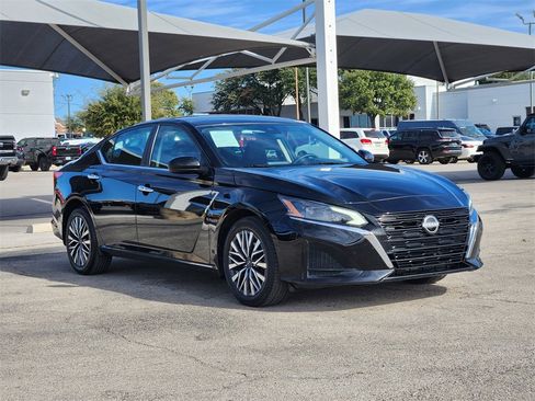 Used 2023 Nissan Altima 2.5 SV image 3