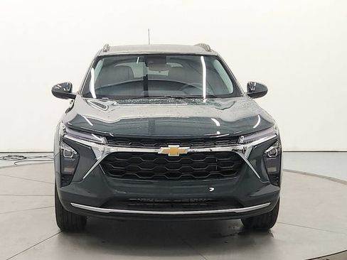 New 2026 Chevrolet Trax LT w/ LT Convenience Package FWD image 2