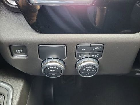 Used 2024 GMC Sierra 1500 SLT image 21