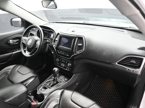 Used 2019 Jeep Cherokee Latitude Plus w/ Cold Weather Group AWD/4WD image 43
