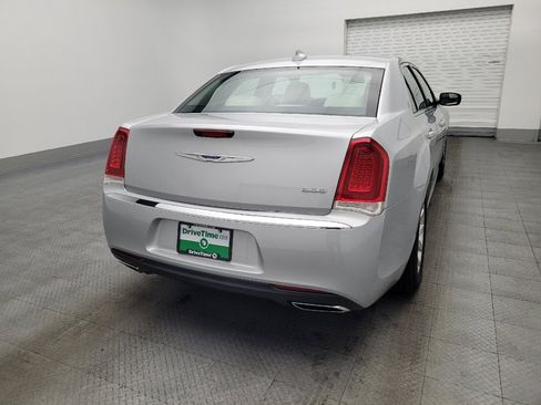 Used 2020 Chrysler 300 Touring image 7
