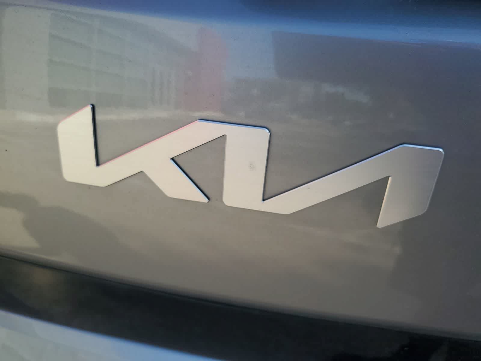 Used 2025 Kia Soul LX w/ LX Technology Package FWD image 10