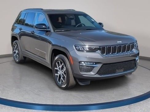 New 2025 Jeep Grand Cherokee Limited RWD image 3