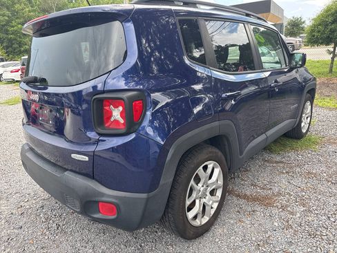 Used 2016 Jeep Renegade Latitude FWD image 3