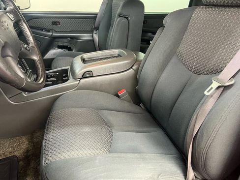 Used 2003 Chevrolet Avalanche 4x4 w/ Suspension Package, Off-Road image 9