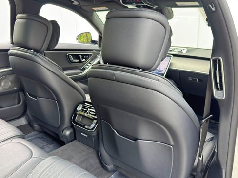 Used 2022 Mercedes-Benz S 500 4MATIC w/ AMG Line Package image 39